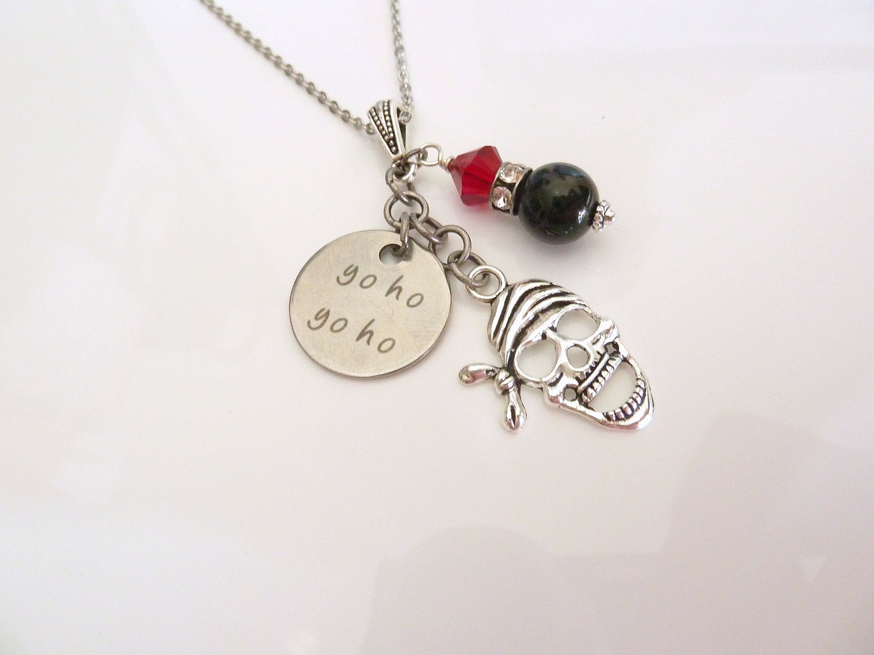 Collier Pendentif Pirates des Caraïbes crâne capitaine Jack Sparrow bijoux nouveau