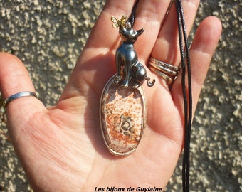 Pendentif chat et sa pierre jaspe coquelicot, collier chat et son papillon doré, talisman, amulette, grigri