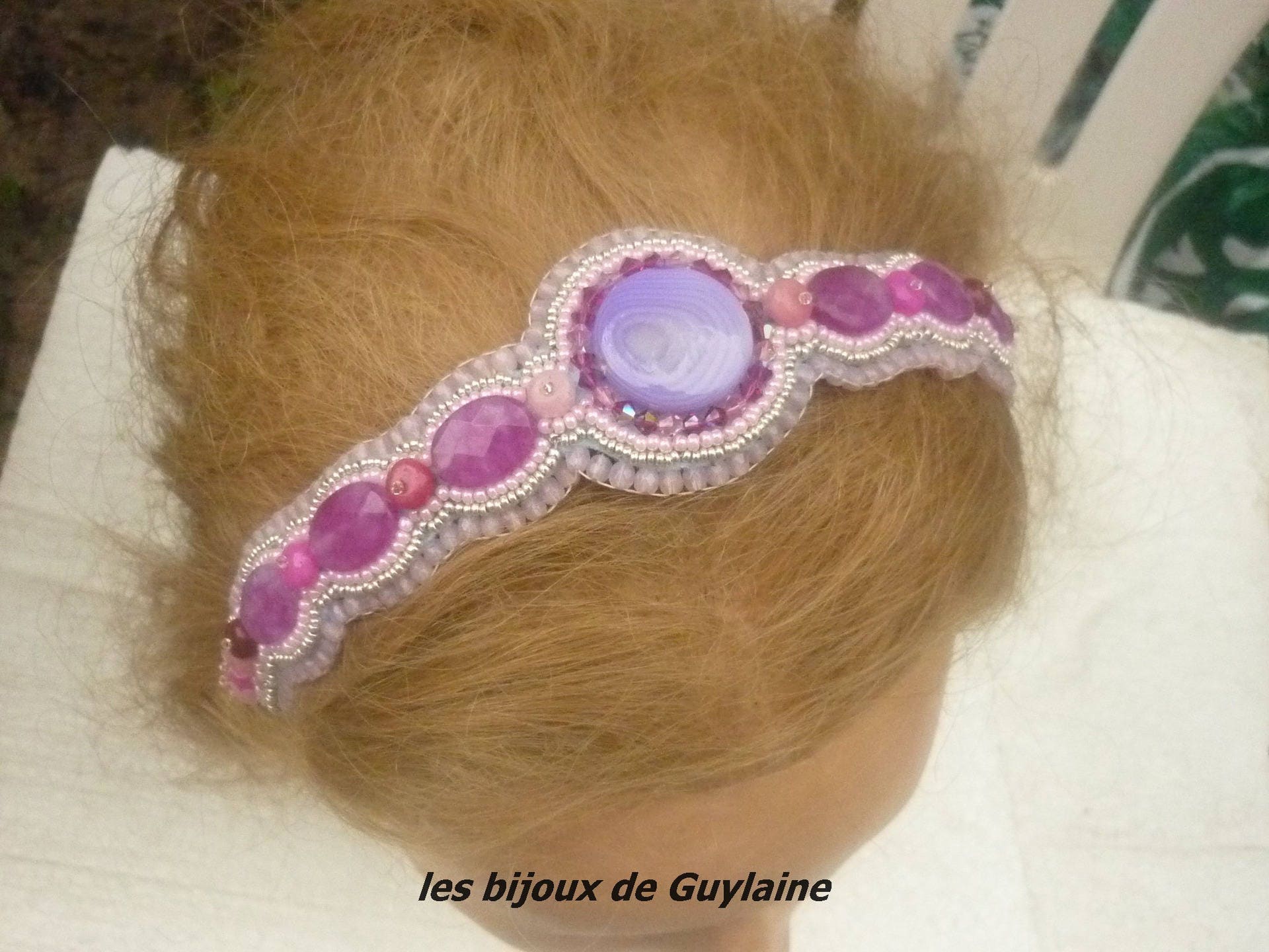 Serre Tete Brodé en Pierre Agate Rose Violet , Cristal et Mini Rocaille