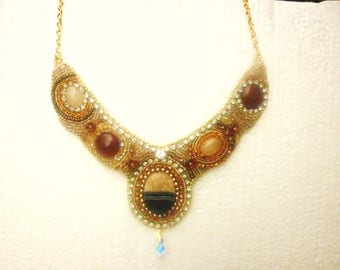 Plated necklace embroidered with mini rocailles, crystal, agate cabochons, crystal strass chain