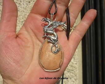 collier pendentif pierre de soleil et son griffon, pendentif protection, talisman, amulette, grigri