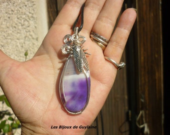 pendentif agate teintée et sa cigale, talisman, amulette