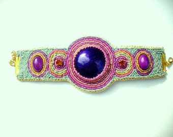 bracelet manchette brodé de perles cristal swarovski, verre