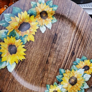 Faux Wood Sunflower Charger Plate, Sunflower plate, personalized sunflower door hanger, wood plate with sunflowers, sunflower wedding decor