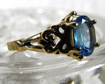 Anillo de filigrana de oro de 14 quilates con topacio azul divino, cristal solitario con banda diseñada con corazón de amor, regalo único para su esposa, tamaño de novia 6 1/2