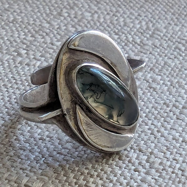 Vintage Modernist Sterling Silver & Moss Agate Ring // Fabulous Sculptural Design // Adjustable Size