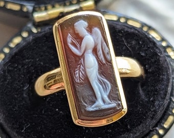 Antique Goddess Nemesis Cameo 18ct Gold Ring // Rare Cameo Subject // Goddess of Divine Retribution // Mythology Jewelry