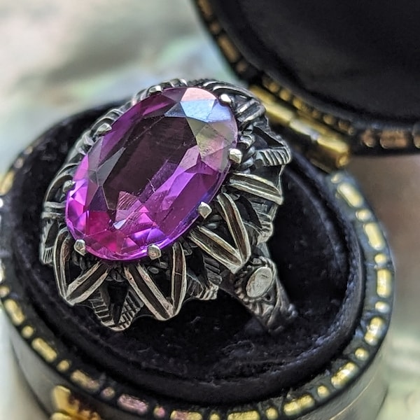 Antique Purple Color Change Sapphire/Corundum Sterling Silver Ring // Foliate Setting // Beautiful Deep Purple to Hot Pink Color
