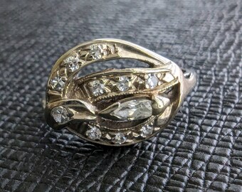 Antique Art Deco Diamond & White Gold Ring // Wonderful  and Unique Design // Lots of Sparkle // Delicate Ring