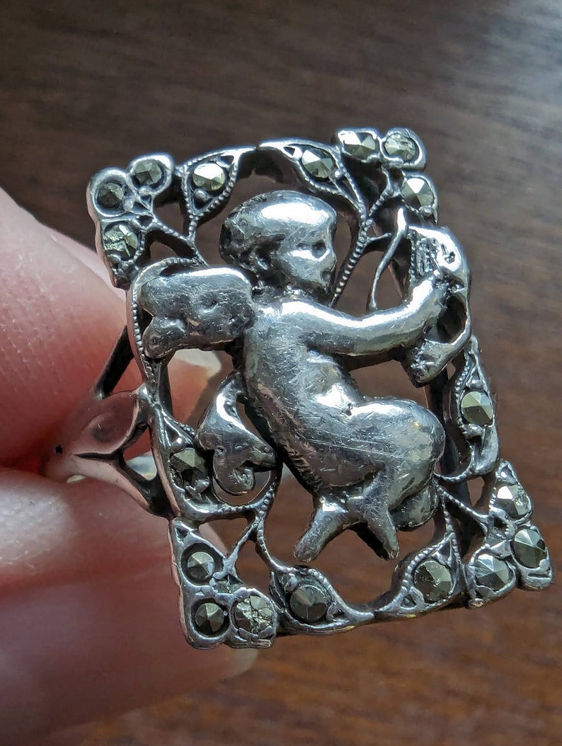 Antique Edwardian Sterling Silver Cherub Ring // Silver & Marcasite Ring // Putti // Angel // Beautiful Detailed Design // Larger Ring Size image 10