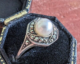 Vintage Art Deco Pearl and Marcasite Sterling Silver Ring // Dainty but Beautiful Design // 1930s Ring