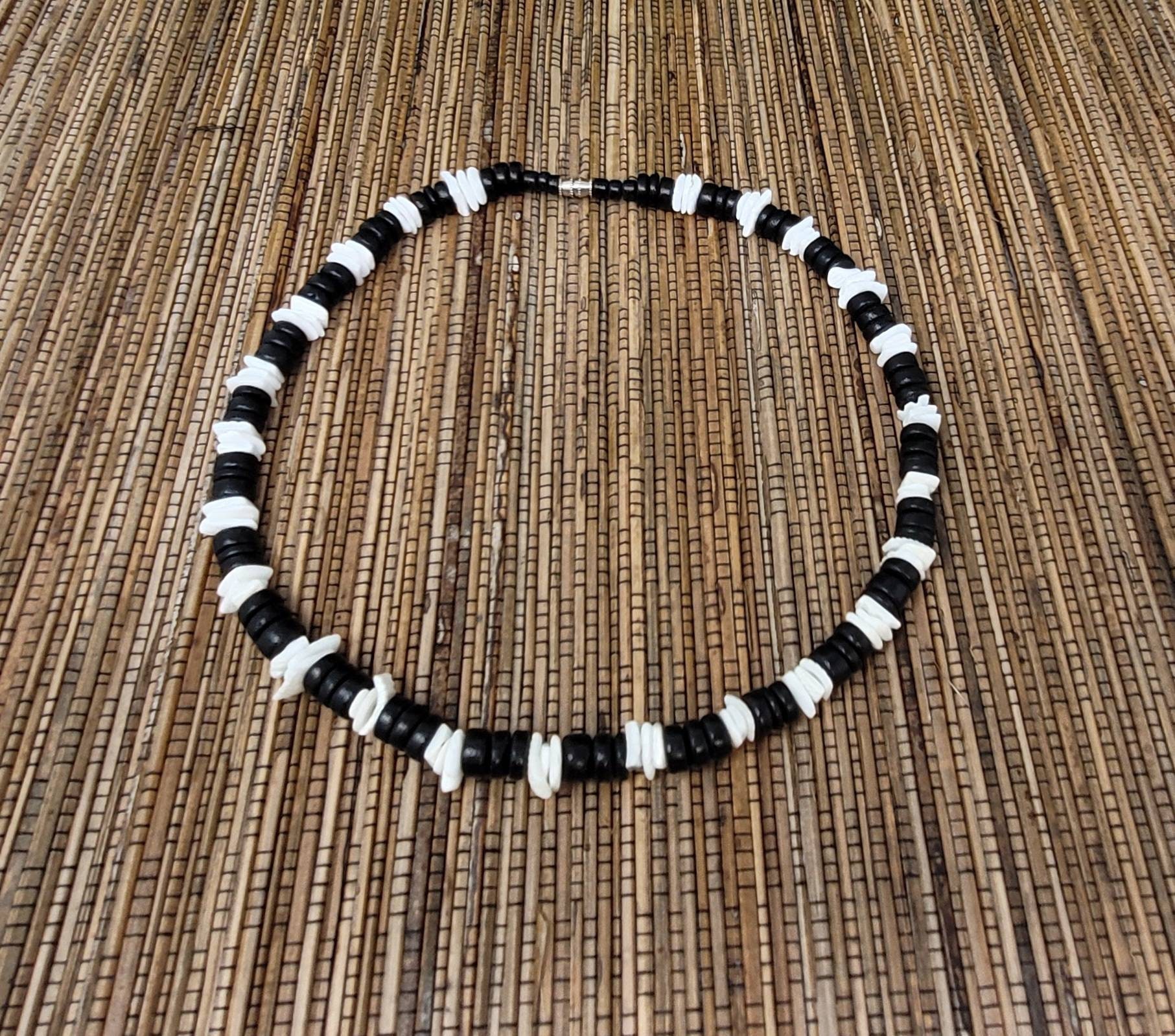 etiqueta Museo Guggenheim mineral Blanco y negro y collar collar de puka collar de concha de - Etsy México