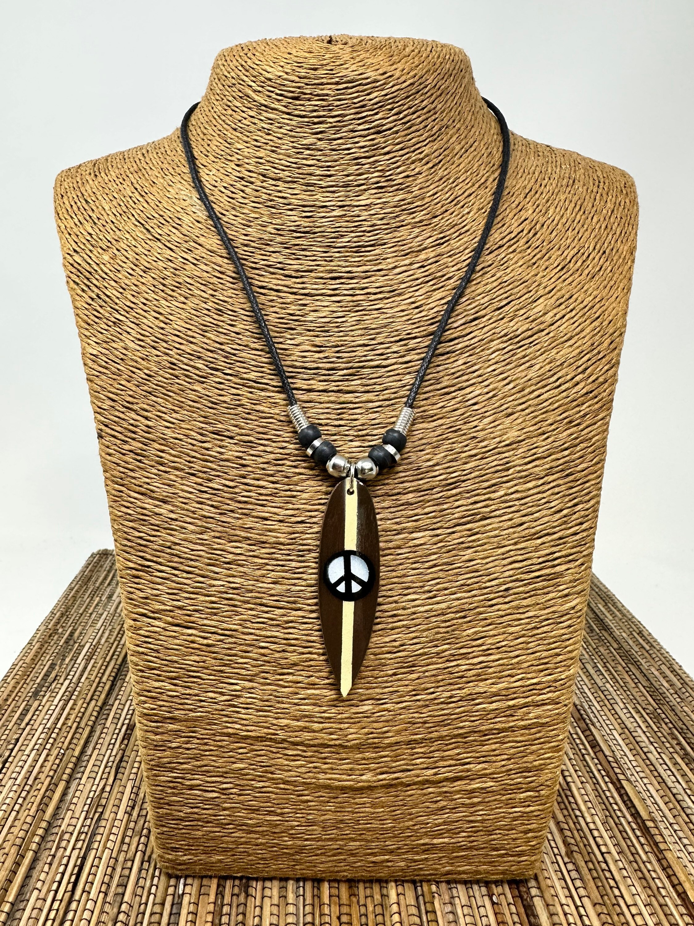 ◆VINTAGE HOLLYWOOD◆ Simple Surfing Board Necklace VH2336NE Handcrafted Wooden Surfboard Necklace With Peace Sign