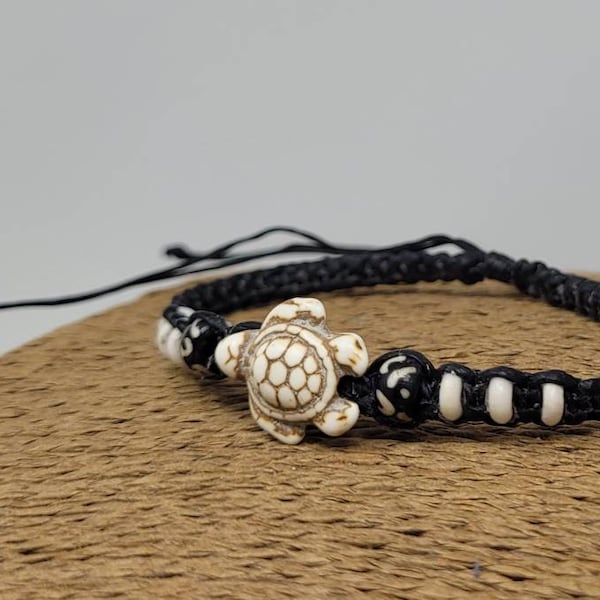 Turtle Bracelet - Black Bracelet With Turtle in Cream Color  - Hawaiian Bracelet - Handmade Design Beige Tortoise Bracelet Black Sea Turtle