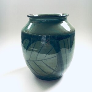 Midcentury moderne Kunst Studio Keramik Blatt Muster Vase, 1970