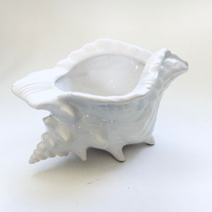Postmodern Art Ceramics White Glazed Planter Kong Shell 1980&#39;s
