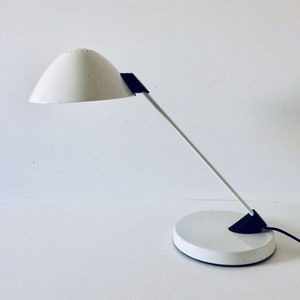 Post Modern Design Lampada da scrivania in metallo bianco di Vrieland Holland anni &#39;80