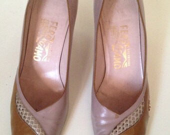 Vintage 1980's Ferragamo Two tone Tan Leather  Pumps with Snakeskin Detail - Ladies US 9