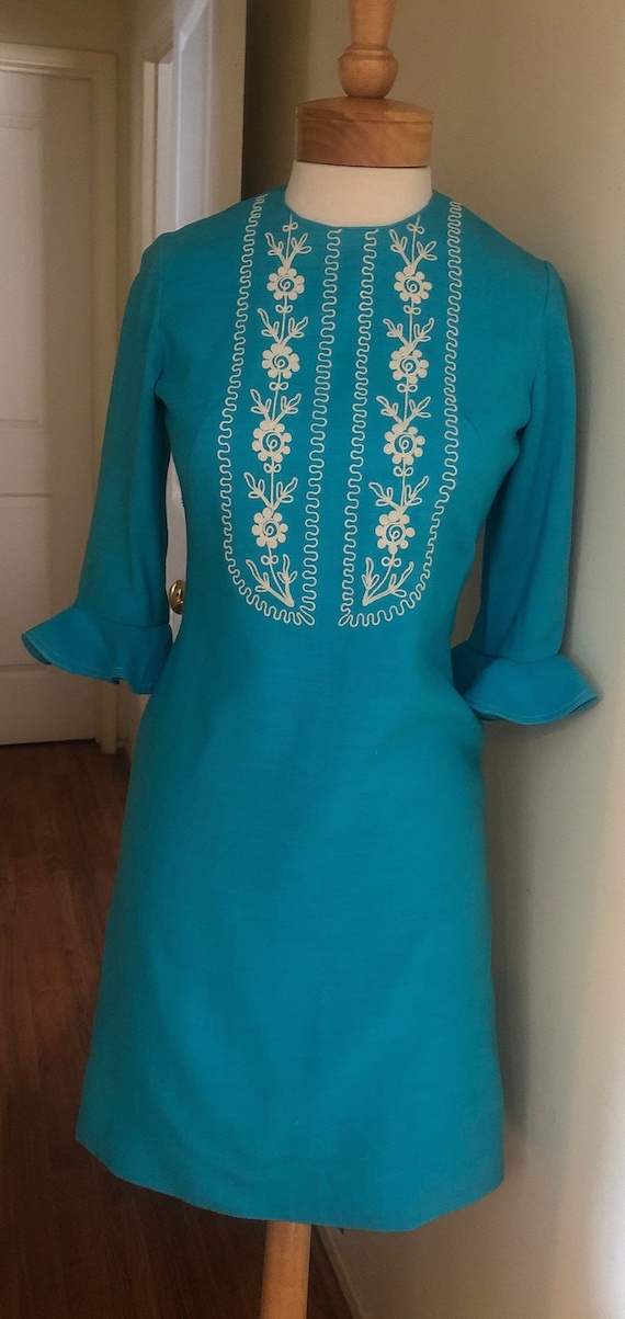 Vintage 1960's Embroidered Turquoise Blue Linen S… - image 2