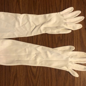 Vintage 1960&#39;s Ladies White Crescendoe Nylon 3/4 Evening Gloves