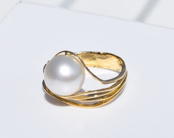 South Sea Australian Pearl Oyster Ring, 18K Yellow Gold, Anniversary Ring, Contemporary Pearl ring