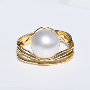 Oyster Pearl Ring, Pearl Statement Ring, Freshwater Pearl Oyster Ring, 18K Yellow Gold Pearl Ring, Anniversary Ring, Contemporary Pearl Ring