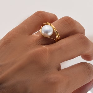 South Sea Australian Pearl Oyster Ring, 18K Yellow Gold, Anniversary Ring, Contemporary Pearl ring image 3