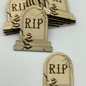 Wooden Bobbins - Gravestone Floss Organization - Embroidery, Cross Stitch, Needlepoint - Sewing Storage