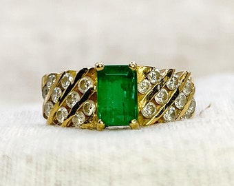 Vintage Emerald and Diamond Ring in 18k Gold, Antique Jewelry from the 1970s - Timeless, Sustainable, @JewelryOnRepeat