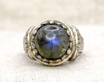 Vintage Labradorite Gemstone Ring in Sterling Silver, Retro Jewelry from the 60s, 70s, 80s, 90s - Timeless, Sustainable, @JewelryOnRepeat