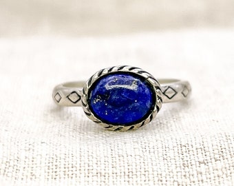 Vintage Lapis Lazuli Gemstone Ring in Sterling Silver, Retro Jewelry from the 60s, 70s, 80s, 90s - Timeless, Sustainable, @JewelryOnRepeat