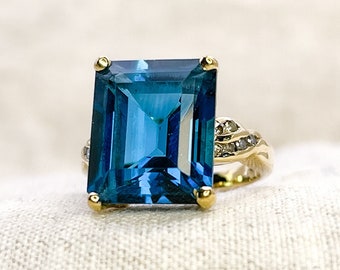 Vintage Blue Topaz Gemstone Ring in 14k Gold, Vintage Jewelry from the 1980s - Timeless, Sustainable, @JewelryOnRepeat