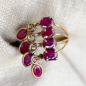 Vintage Charm Dangle Ruby Ring in 14k Gold, Antique Jewelry from the 1970s - Timeless, Sustainable, @JewelryOnRepeat