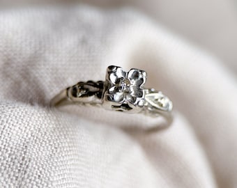 Vintage Art Deco Diamond Engagement Ring in 14k White Gold, Antique Jewelry from the 1940s - Timeless, Sustainable, @JewelryOnRepeat