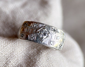 Vintage Art Deco Diamond Engagement Ring in 14k White Gold, Antique Jewelry from the 1950s - Timeless, Sustainable, @JewelryOnRepeat