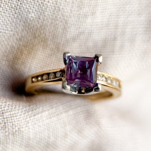 Vintage Alexandrite Gemstone Ring in 10k Gold, Antique Jewelry from the Date - Timeless, Sustainable, @JewelryOnRepeat