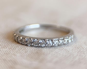 1990s Vintage Diamant Ehering, 14K Weißgold, klassisch gerade Ring, Diamanten in Krappenfassung