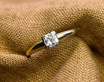 Vintage Art Deco Diamond Solitaire Engagement Ring in 14k Gold, Antique Jewelry from the 1930s - Timeless, Sustainable, @JewelryOnRepeat