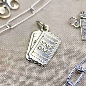 Show Tickets Anhänger aus massivem Sterling Silber, darstellende Kunst unter dem Thema feiner Schmuck Charms - Zeitlos, Nachhaltig, @JewelryOnRepeat