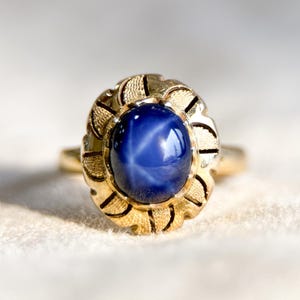 Vintage Star Sapphire Gemstone Ring in 14k Gold, Vintage Jewelry from the 1960s - Timeless, Sustainable, @JewelryOnRepeat