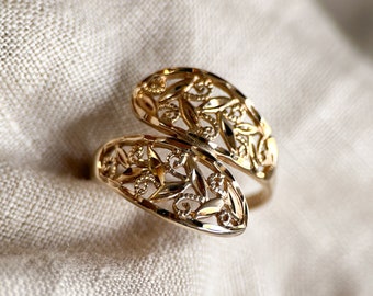 Vintage Floral Filigree Wrap Ring in 10k Gold, Antique Jewelry from the 1970s - Timeless, Sustainable, @JewelryOnRepeat