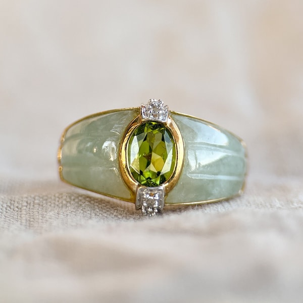 Vintage Peridot and Jadeite Ring in 10k Gold, Retro Jewelry from the 1980s - Timeless, Sustainable, @JewelryOnRepeat