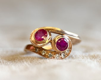 Vintage Ruby and Diamond Ring in 14k Rose Gold, Art Deco Jewelry from the 1940s - Timeless, Sustainable, @JewelryOnRepeat