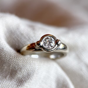 Vintage Bezel Set Diamant Solitär Verlobungsring - 14k Weißgold Retro 2000s Nachhaltiger Schmuck