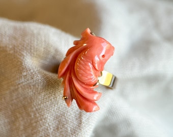 Vintage Coral Koi Fish Gemstone Ring in 14k Gold, Antique Jewelry from the 1960s - Timeless, Sustainable, @JewelryOnRepeat