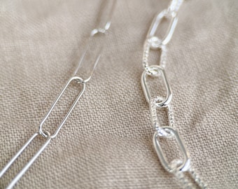 Pulsera de cadena en plata de ley, pulsera con dije de eslabones gruesos o pulsera minimalista con dije de clip.