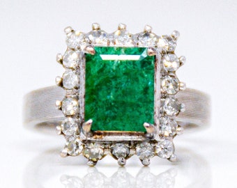 Vintage Emerald and Diamond Halo Gemstone Ring in 18k White Gold, Art Deco Jewelry from the 1970s - Timeless, Sustainable, @JewelryOnRepeat