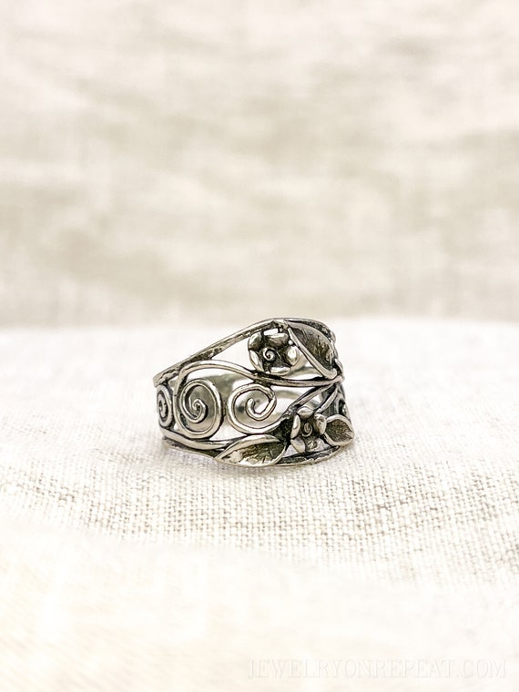 Vintage Floral Ring in Sterling Silver, Vintage J… - image 6