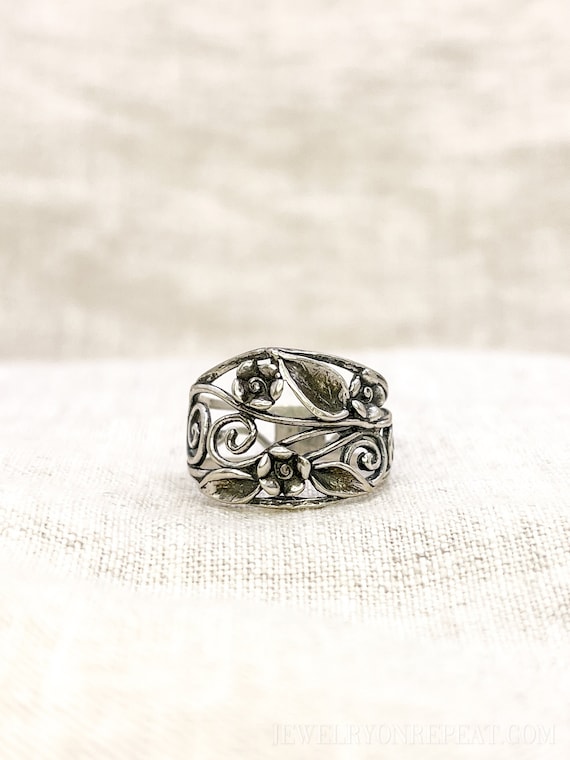 Vintage Floral Ring in Sterling Silver, Vintage J… - image 1