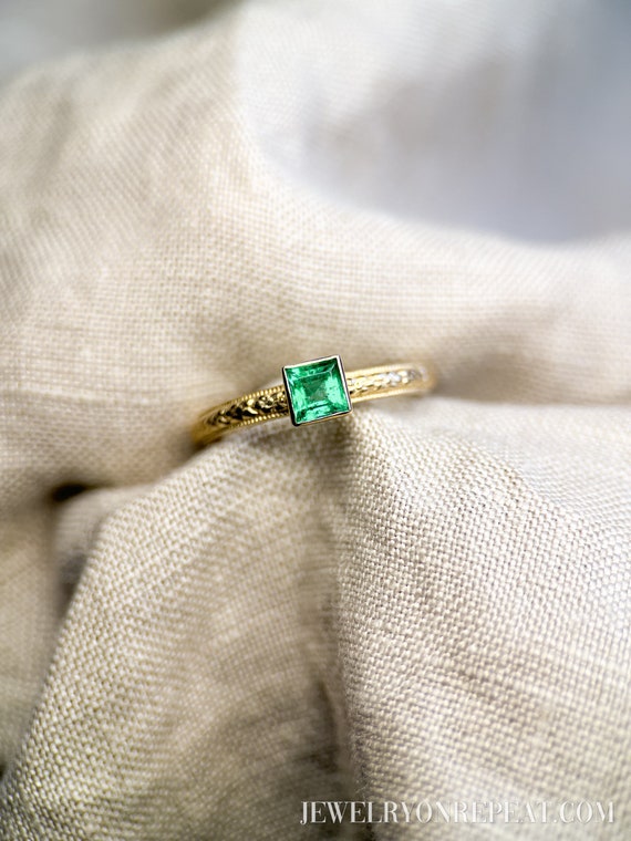 Vintage Emerald Floral Filigree Gemstone Ring in 1